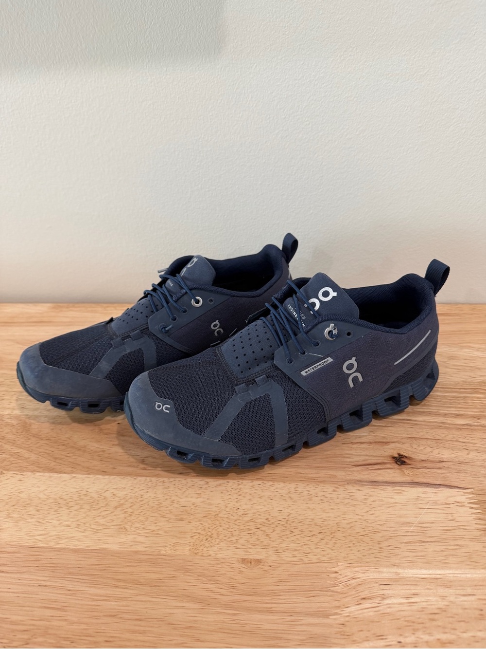 On Running Women’s Cloud waterproof Shoe - Navy